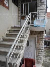 Nekretnina: KVALITETNA, RENOVIRANA KUĆA U NASELJU BRANKO BJEGOVIĆ