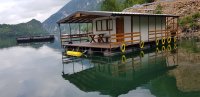 Nekretnina: Izdajem splav na jezeru Perućac 