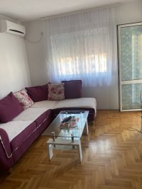 Nekretnina: Prodajem dvosoban stan na Starom aerodromu, u Zmaj Jovinoj ulici zgrada 'JKP' između t.c.V
