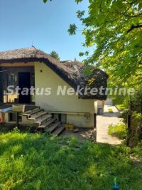 Nekretnina: Sremski Karlovci- Autentična Sremačka kuća sa krovom od Trske-065/385 8880
