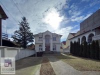 Nekretnina: IZDAVANJE! Kuća 466 m², 4,5 ara, Obrenovac, centar – 1300 €