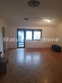 Nekretnina: Futog-spratna Porodična kuća 200 m2 sa dva lokala i tri stana u blizini glavnog puta-065/385 8880