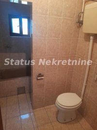 Nekretnina: Futog-spratna Porodična kuća 200 m2 sa dva lokala i tri stana u blizini glavnog puta-065/385 8880