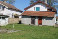 Nekretnina: Melenci-odlična kuća sa 2 Apartmana