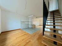 Nekretnina: Autokomanda, nov duplex