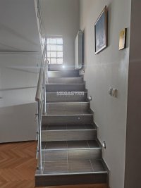 Nekretnina: Dva stana i lokal