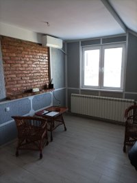 Nekretnina: Prazan stan u kući, 50m2, zaseban ulaz