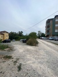 Nekretnina: PORED PARKA GRADJEVINSKI PLAC IZVOR JEZERO