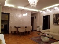 Nekretnina: Prodajem ili izdajem LUX stan Beograd-Vozdovac