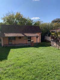 Nekretnina: Prodajem dve kuce u Velikim Crljenima