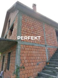 Nekretnina: Kuća sa 11 ari placa!