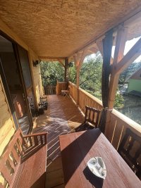 Nekretnina: Lepa nova brvnara u Vrdniku se izdaje na dan ili vise 