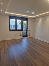 Nekretnina: NOV ČETVOROSOBAN STAN- polunamešten ili namešten ID#7067