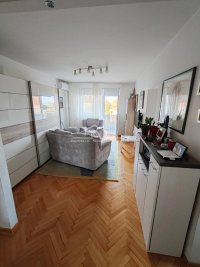 Nekretnina: Karaburma, 55m2, renoviran, uknjižen, sa liftom ID#1583