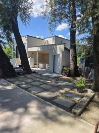 Nekretnina: Nova kuća na Savskom nasipu, Beograd, 77m2, 16 ari plac, bazen, cena dogovor. 