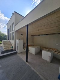 Nekretnina: Nova kuća na Savskom nasipu, Beograd, 77m2, 16 ari plac, bazen, cena dogovor. 