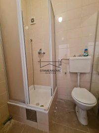 Nekretnina: Grbavica- Garsonjera-Parking u dvorištu zgrade ID#7137