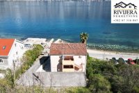 Nekretnina: Kuca na prvoj liniji do mora Stoliv