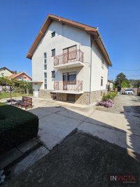 Nekretnina: Porodična kuća sa tri stambene jedinice i posl.objektom