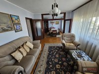 Nekretnina: Porodična kuća sa tri stambene jedinice i posl.objektom