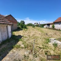 Nekretnina: Ruševna kuća sa placem kraj Dunava-lokacija za gradnju urbane vile