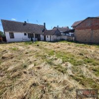 Nekretnina: Ruševna kuća sa placem kraj Dunava-lokacija za gradnju urbane vile