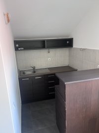 Nekretnina: Izdajem kuću u Zemunu, na odličnoj lokaciji, u ulici Mozerova