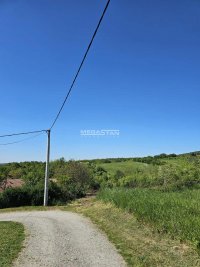 Nekretnina: Ripanj, struja, voda i gas uz plac