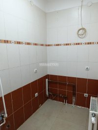 Nekretnina: Pogodan za više delatnosti, veliki izlog