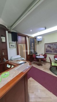 Nekretnina: Blok 12, YUBC, lokal sa baštom