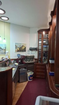 Nekretnina: Blok 12, YUBC, lokal sa baštom