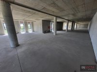 Nekretnina: POSLOVNI PROSTOR U POSL.ZGRADI-SA GARAŽAMA