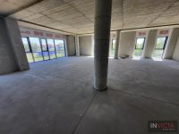Nekretnina: POSLOVNI PROSTOR U POSL.ZGRADI-SA GARAŽAMA