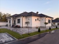 Nekretnina: Luksuzna porodicna kuca sa poslovni prostorom-na rate