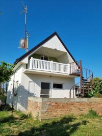 Nekretnina: Vikendica Fruska Gora-Vizic 62m2,8.5ari placa