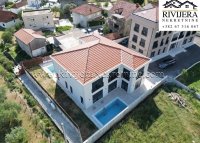 Nekretnina: Na prodaju gradska kuca sa bazenom u Dumidranu Tivat