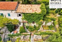 Nekretnina: Na prodaju autenticna dvojna kamena kuca sa panoramskim pogledom na more Tivat