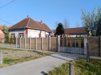 Nekretnina: Despotovo-EKSKLUZIVA-Lepa Porodična kuća 210 m2 na Placu od 3200 m2-065/385 8880