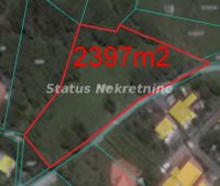 Nekretnina: Sremska Kamenica-Pogodan plac 2397 m2 na Čardaku-065/385 8880