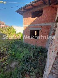 Nekretnina: Sremski Karlovci-Nezavršena kuća 230 m2 iznad centra Varošice-065/385 8880