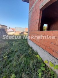 Nekretnina: Sremski Karlovci-Nezavršena kuća 230 m2 iznad centra Varošice-065/385 8880