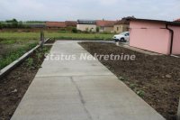 Nekretnina: Kuzmin-Idealan Veliki Plac 6995 m2 sa kućom 100 m2 u blizini AutoPuta Pogodan za Poslovanje i Biznis