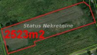Nekretnina: Irig-Spuštena Cena-Uknjiženo građevinsko zemljište 2523 m2 u Zelenom pogodno za Starački dom-065/385