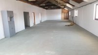 Nekretnina: Magacinski prostor od 250m² u Batajnici – teretni lift, šleperski prilaz!
