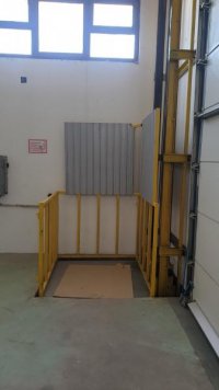 Nekretnina: Magacinski prostor od 250m² u Batajnici – teretni lift, šleperski prilaz!