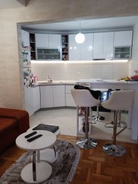 Nekretnina: ZEMUN Slikarska ID: 7695