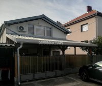 Nekretnina: odlična kuća iz 2007 sa 4 parking mesta