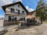 Nekretnina: Ugrinovci, prelepa kuća sa poslovnim prostorom