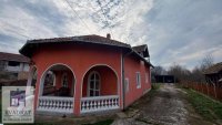 Nekretnina: Kuća 205 m², 23,38 ari, Obrenovac, Zvečka – 175 000 € (POLUNAMEŠTENA)