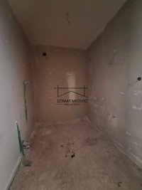 Nekretnina: Prodaje se odličan četvorosoban stan u Veterniku 1200 eura /m2 ID#6189